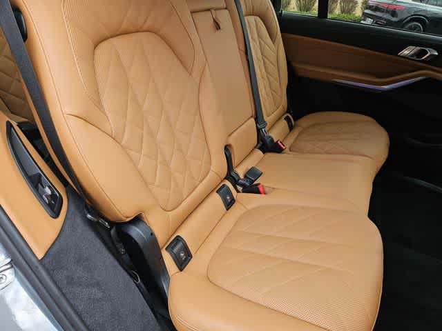 Thumbnail: 2026 BMW X7 - 21