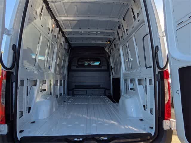 Thumbnail: 2025 Mercedes-Benz Sprinter - 7