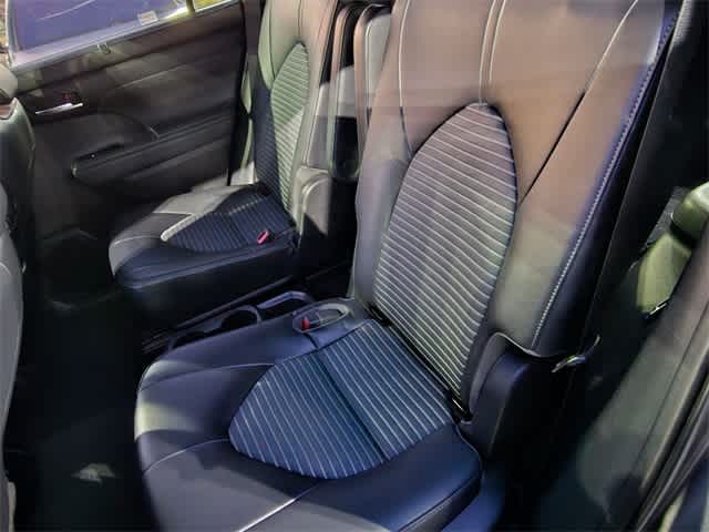 Thumbnail: 2023 Toyota Highlander - 15