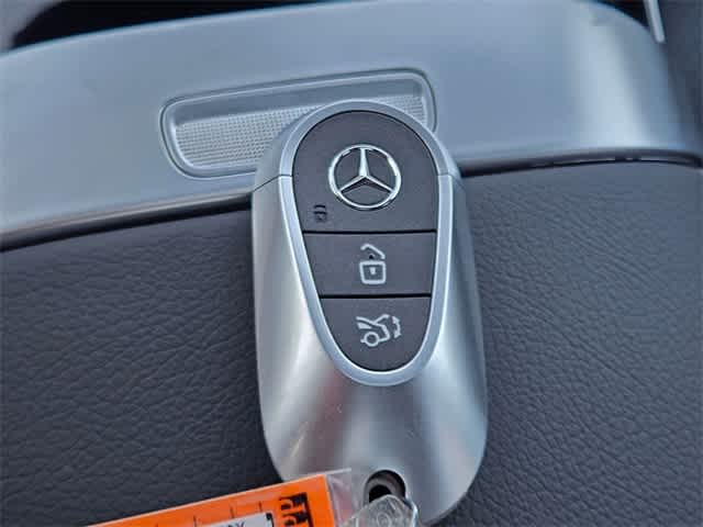 Thumbnail: 2026 Mercedes-Benz GLC - 35