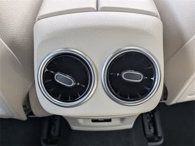 2025 Mercedes-Benz CLA 250 4