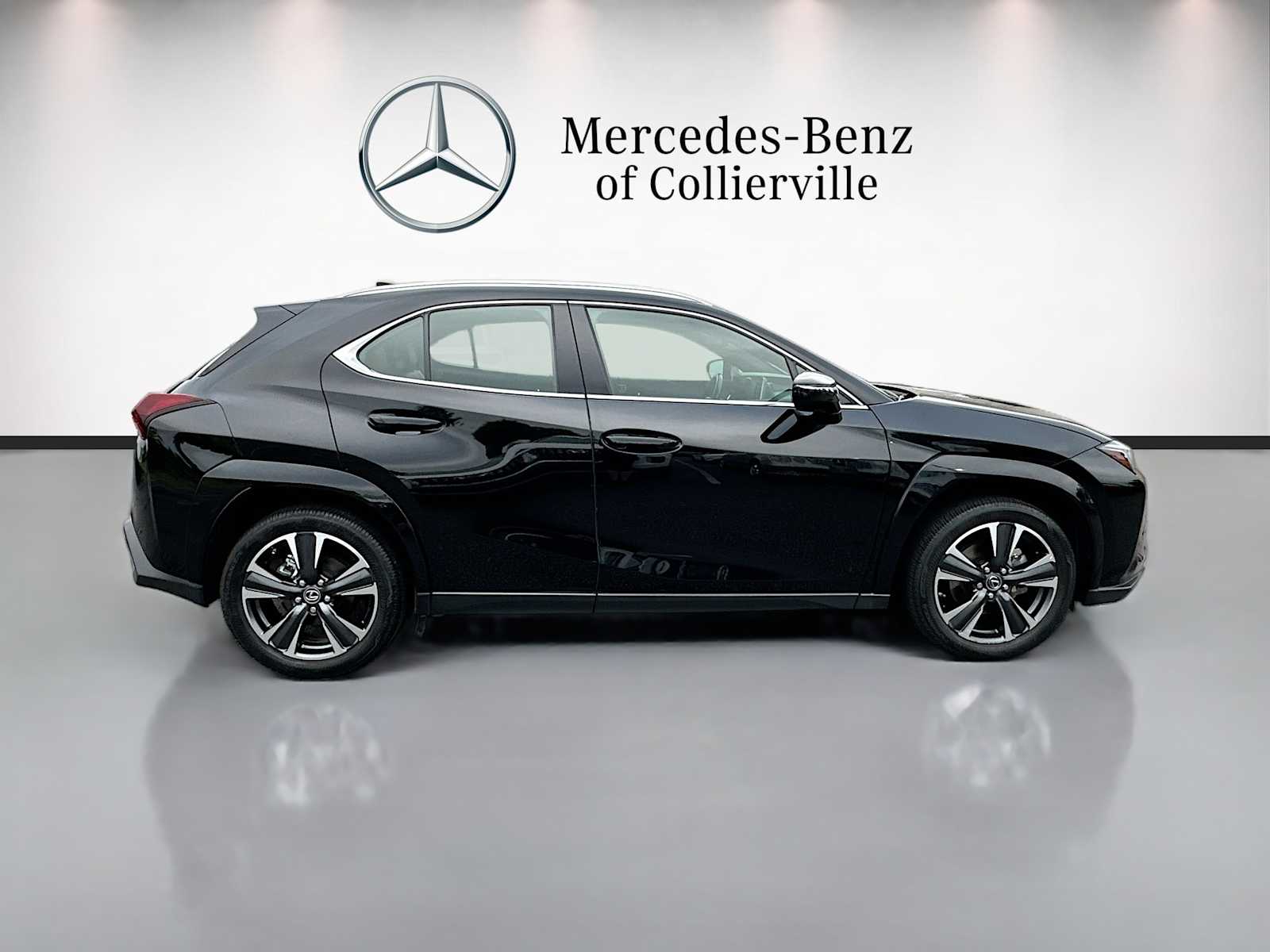 Thumbnail: 2023 Lexus UX - 3