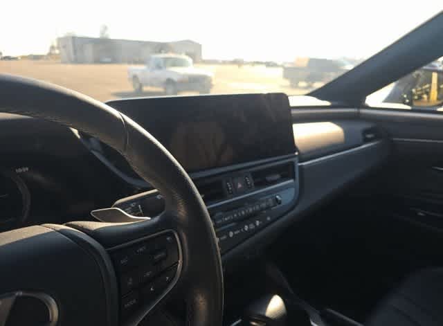 Thumbnail: 2023 Lexus ES - 3