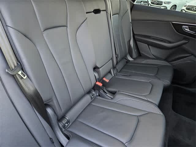 Thumbnail: 2025 Audi Q8 - 20