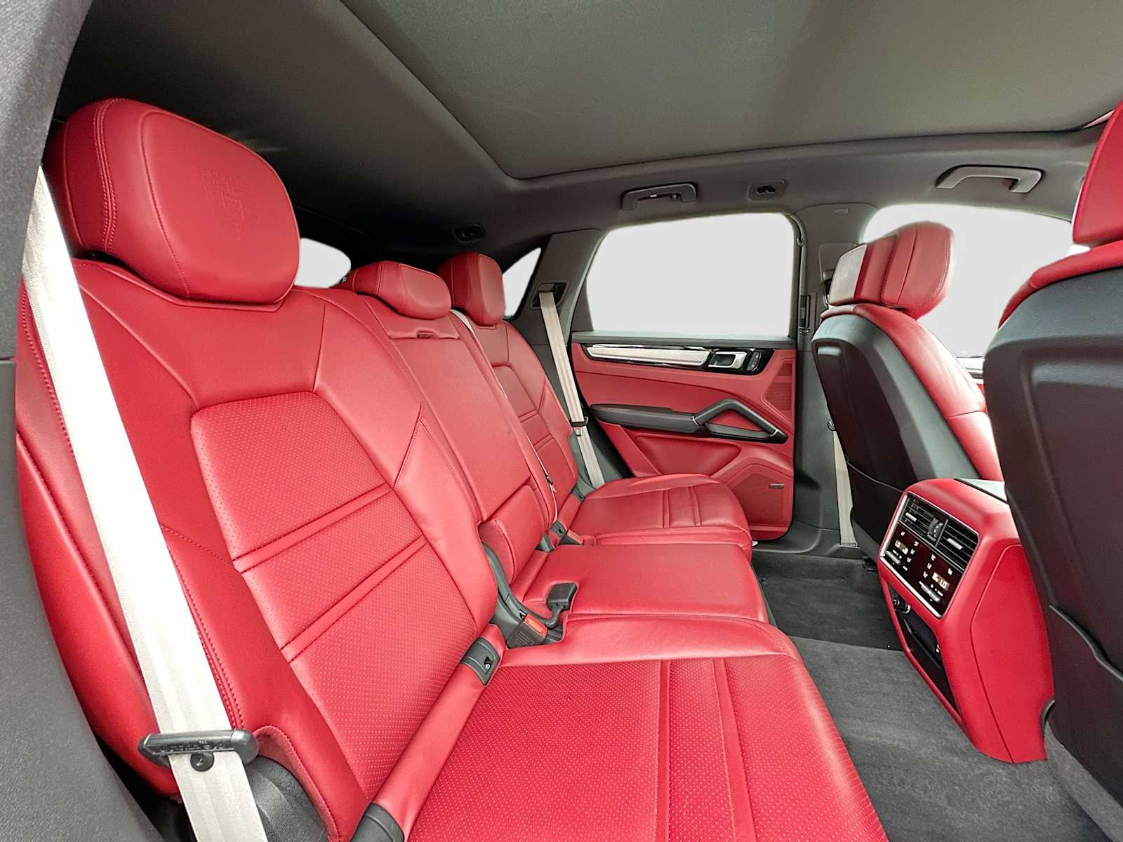 Thumbnail: 2023 Porsche Cayenne - 29