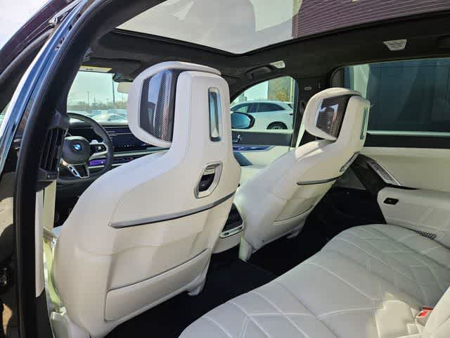 Thumbnail: 2025 BMW 7 Series - 18