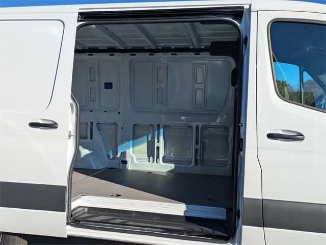Thumbnail: 2025 Mercedes-Benz Sprinter - 10