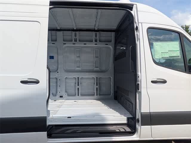 Thumbnail: 2025 Mercedes-Benz Sprinter - 8