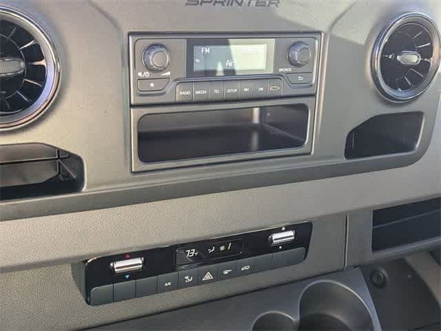 Thumbnail: 2025 Mercedes-Benz Sprinter - 25