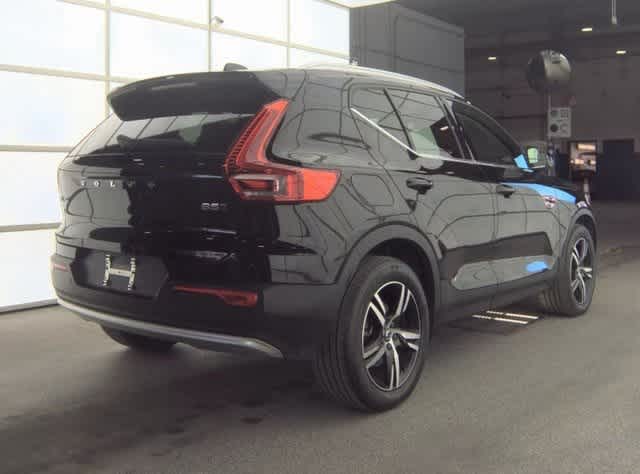 Thumbnail: 2023 Volvo XC40 - 2