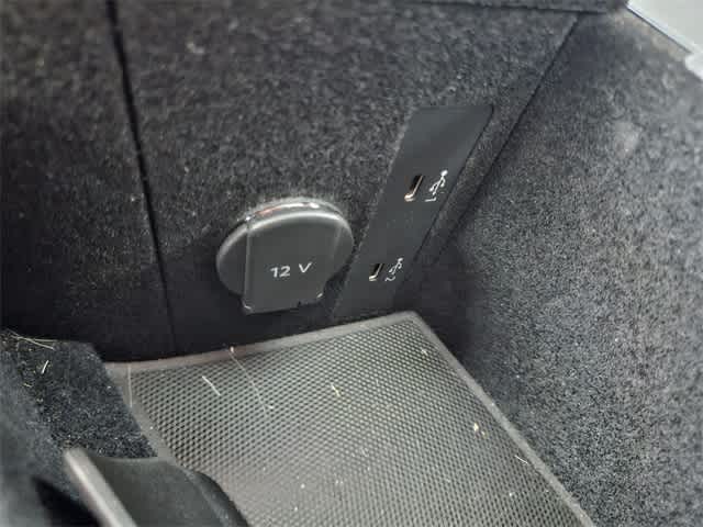 Thumbnail: 2023 Porsche Taycan - 34