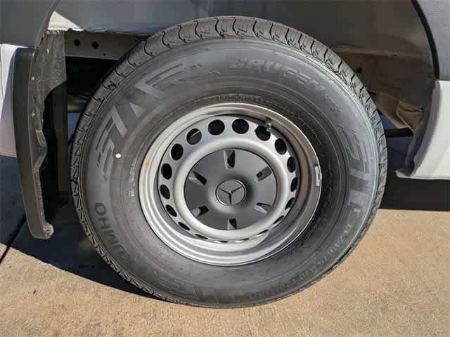 Thumbnail: 2025 Mercedes-Benz Sprinter - 10