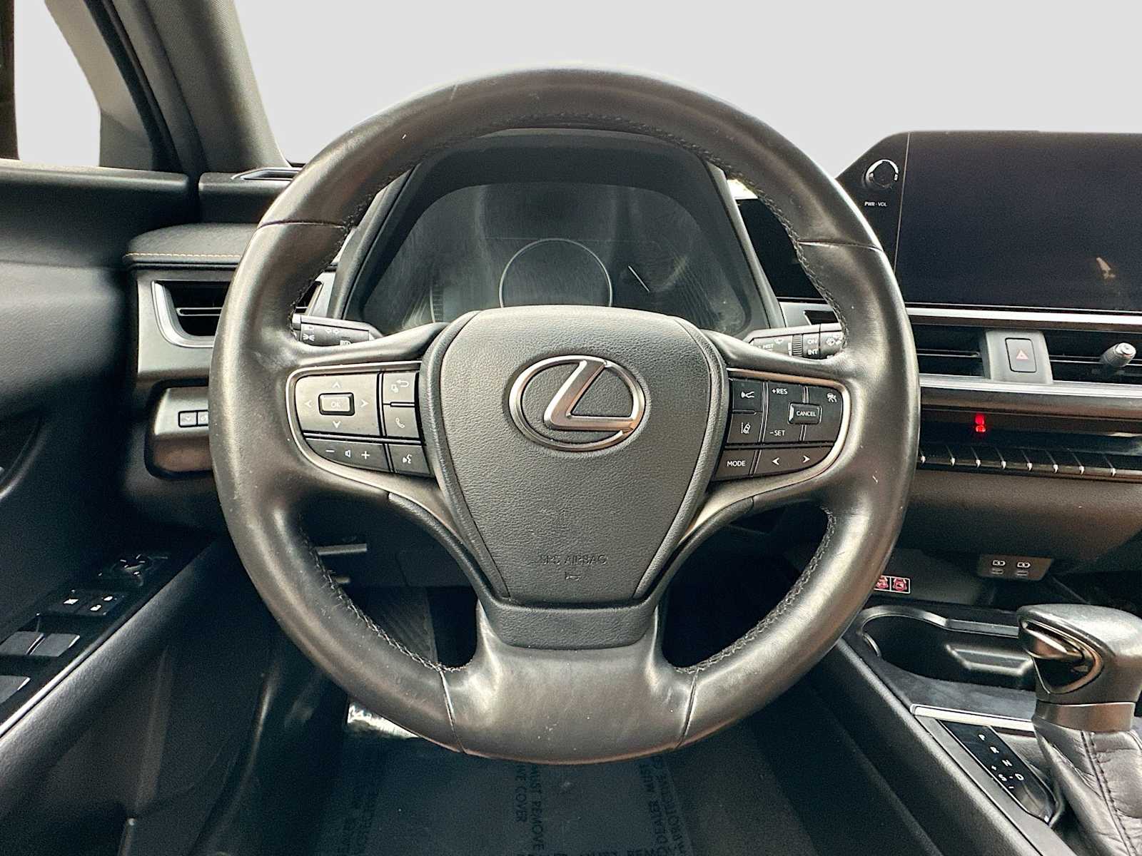 Thumbnail: 2023 Lexus UX - 10