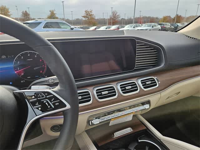 Thumbnail: 2026 Mercedes-Benz GLE - 26