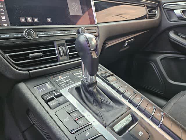 Thumbnail: 2020 Porsche Macan - 32