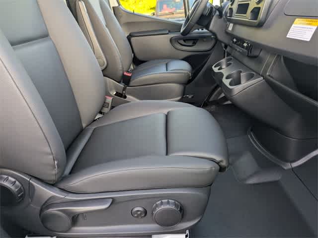 Thumbnail: 2025 Mercedes-Benz Sprinter - 21