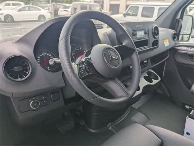 Thumbnail: 2025 Mercedes-Benz Sprinter - 2
