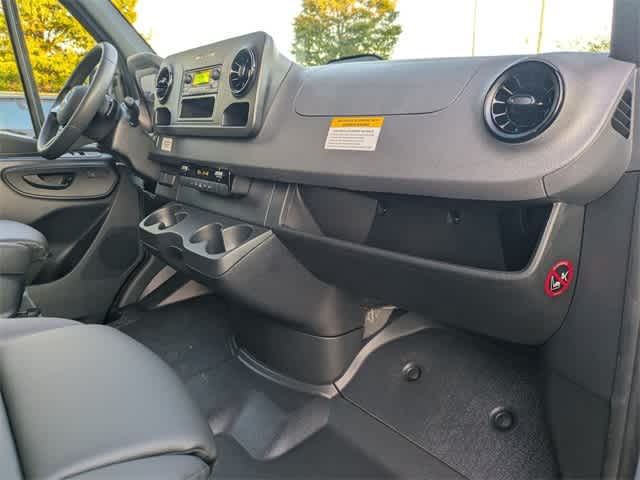 Thumbnail: 2025 Mercedes-Benz Sprinter - 21