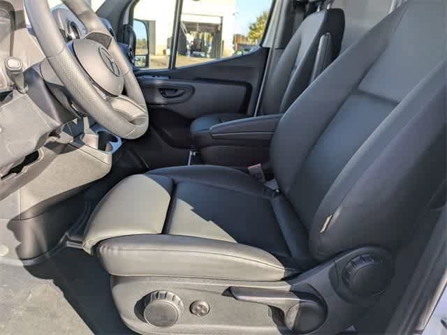 Thumbnail: 2025 Mercedes-Benz Sprinter - 4