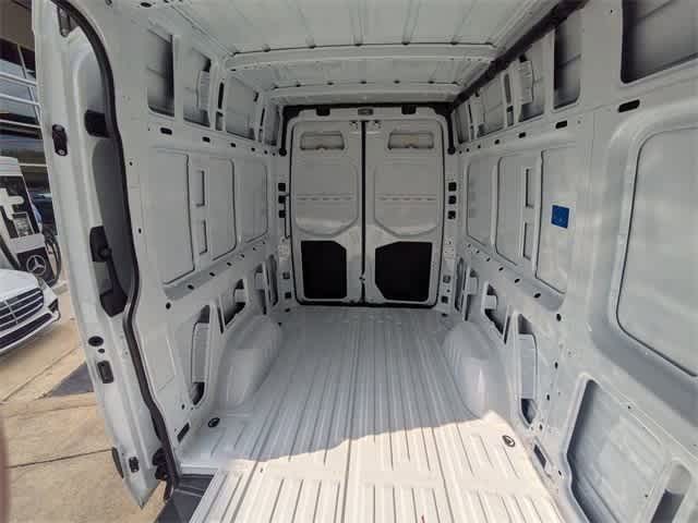 Thumbnail: 2025 Mercedes-Benz Sprinter - 9