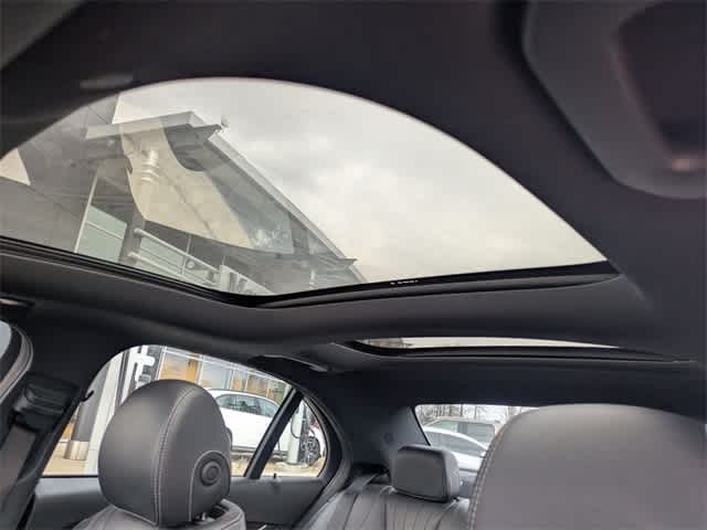 Thumbnail: 2017 Mercedes-Benz E-Class - 16