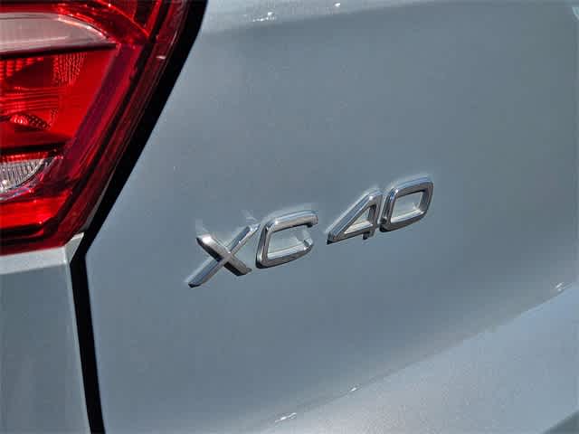 Thumbnail: 2020 Volvo XC40 - 12