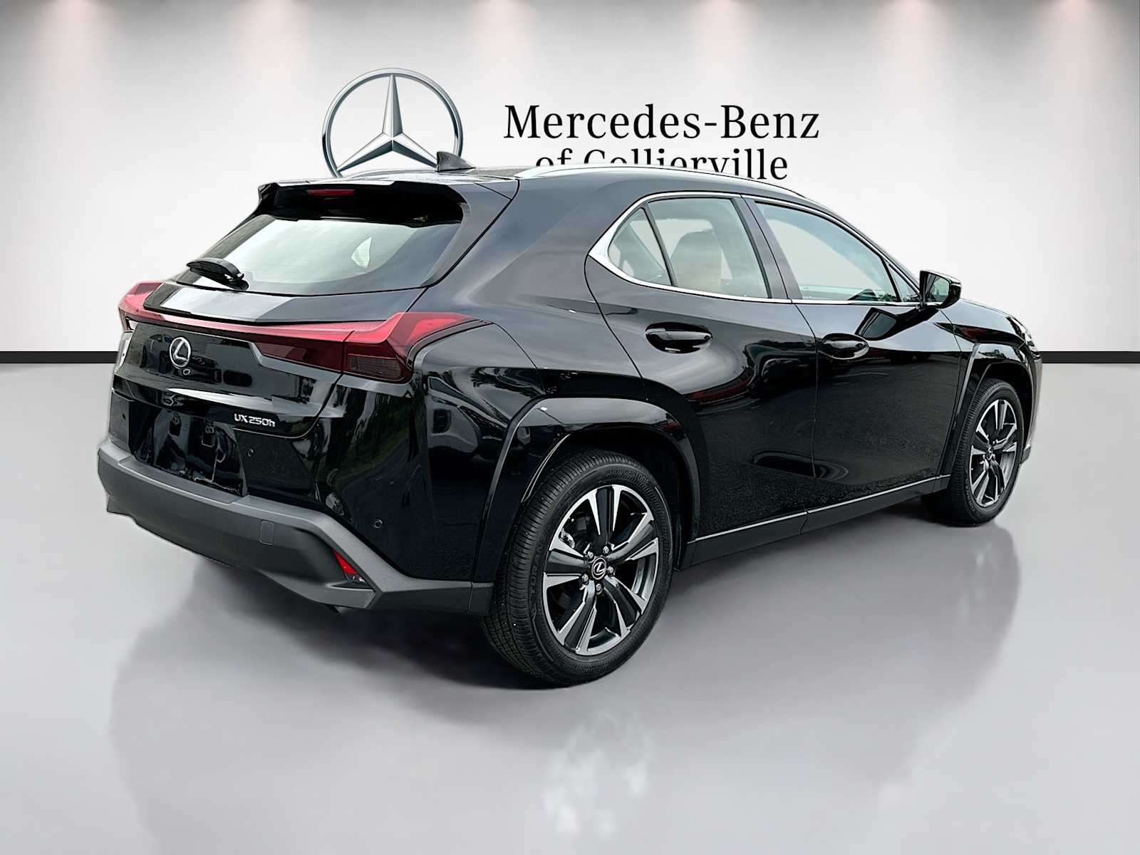 Thumbnail: 2023 Lexus UX - 4