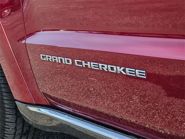 Thumbnail: 2015 Jeep Grand Cherokee - 11