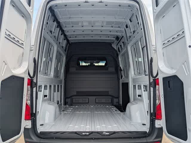 Thumbnail: 2025 Mercedes-Benz Sprinter - 6