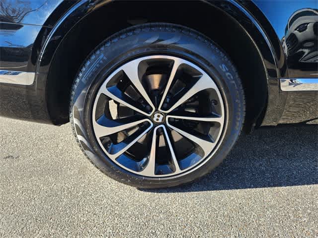 Thumbnail: 2020 Bentley Bentayga - 11