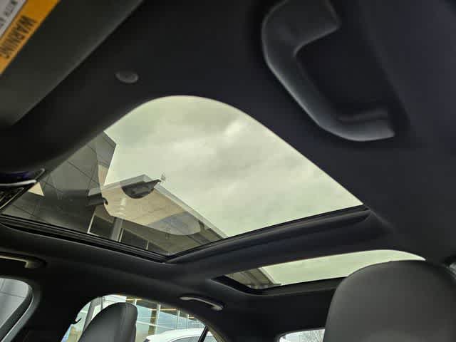 Thumbnail: 2024 Mercedes-Benz C-Class - 16