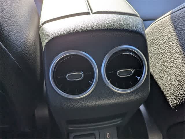 2025 Mercedes-Benz GLB 250 4
