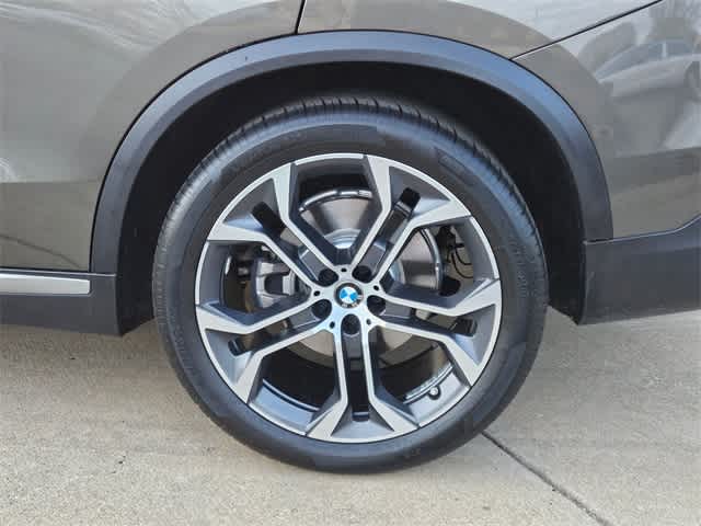 Thumbnail: 2022 BMW X5 - 13