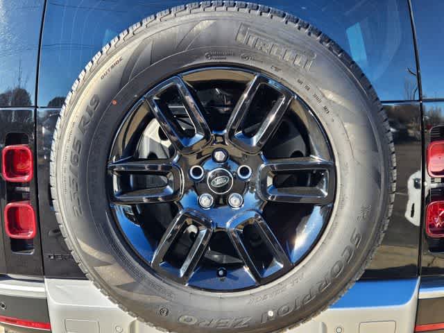 Thumbnail: 2025 Land Rover Defender - 14