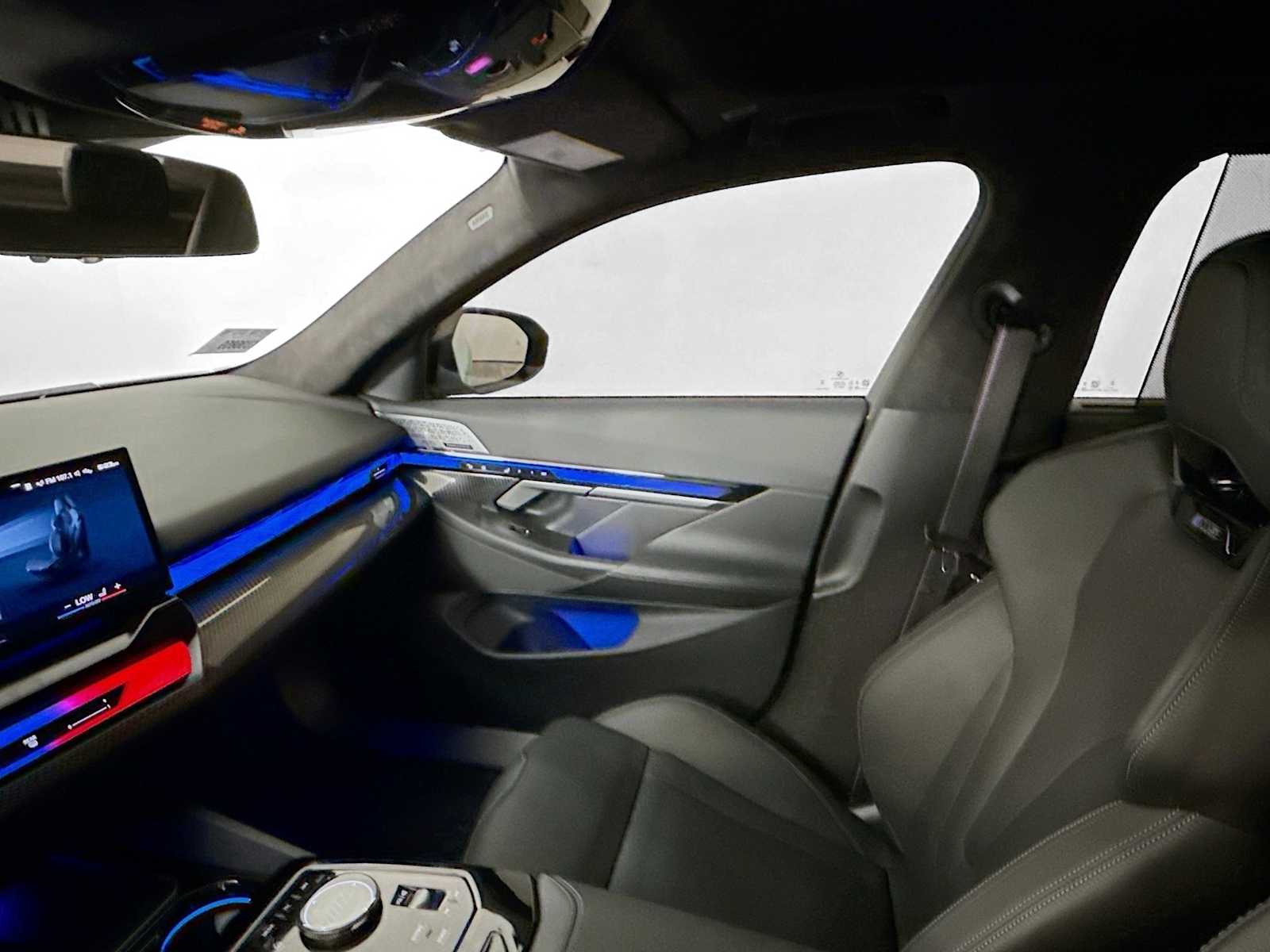 Thumbnail: 2025 BMW M5 - 23