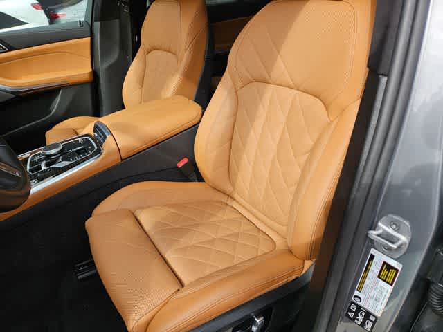 Thumbnail: 2026 BMW X7 - 15