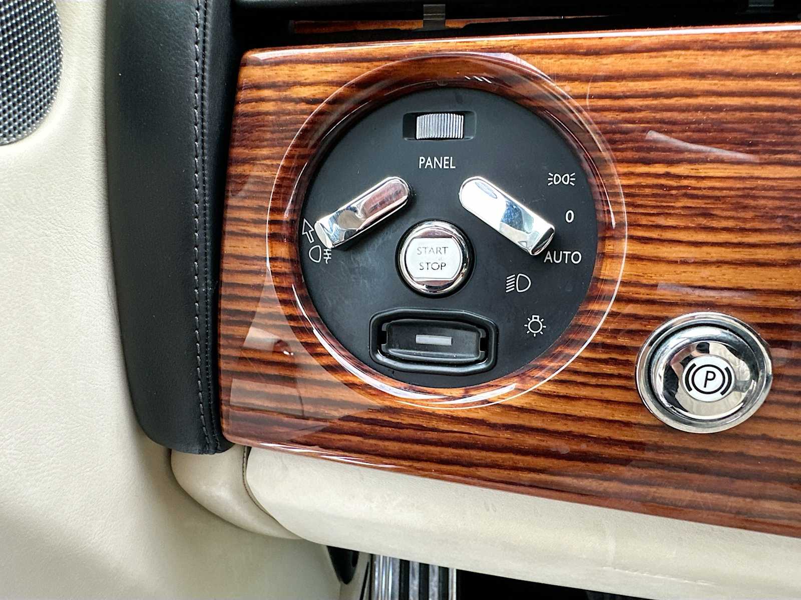 Thumbnail: 2009 Rolls-Royce Phantom - 10
