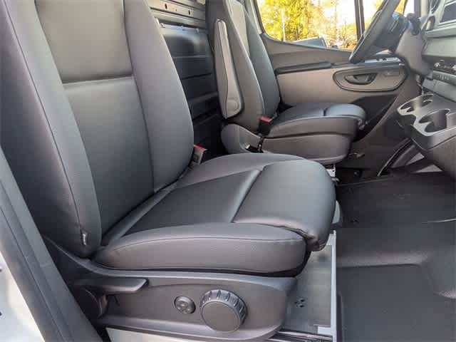 Thumbnail: 2026 Mercedes-Benz CLE - 21