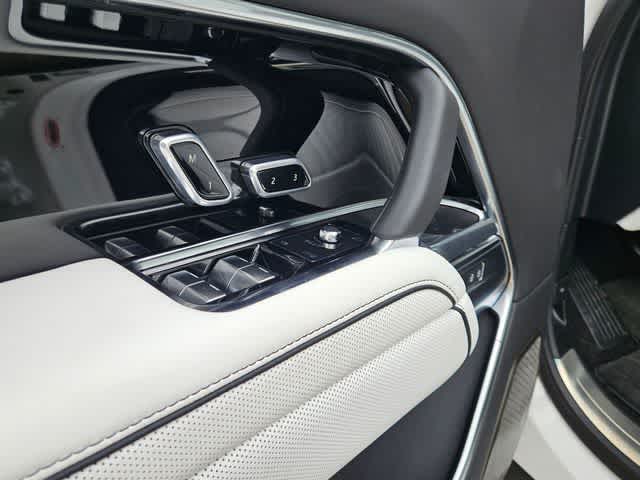 Thumbnail: 2025 Land Rover Range Rover - 18