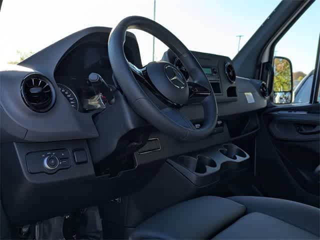 Thumbnail: 2025 Mercedes-Benz Sprinter - 2