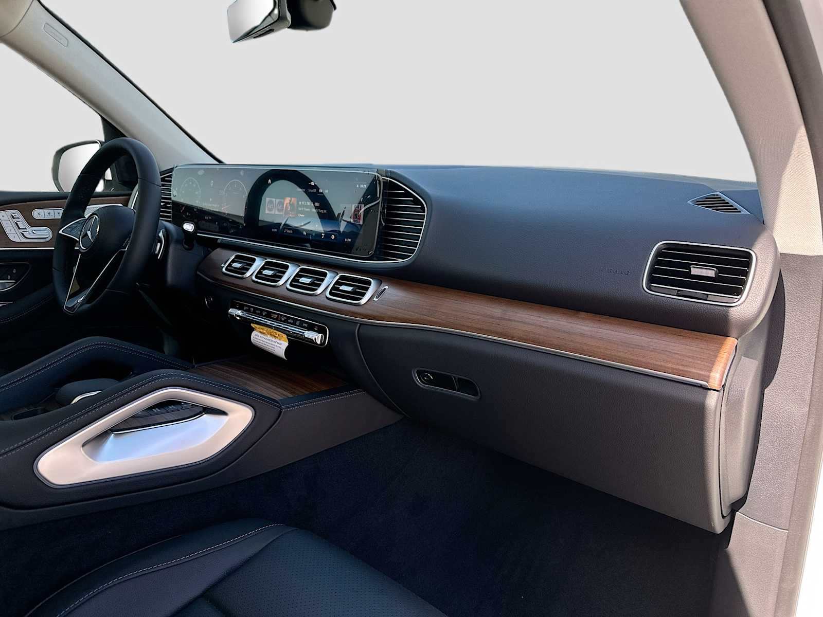 Thumbnail: 2026 Mercedes-Benz GLE - 30