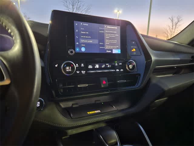 Thumbnail: 2023 Toyota Highlander - 23