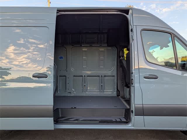 Thumbnail: 2025 Mercedes-Benz Sprinter - 17