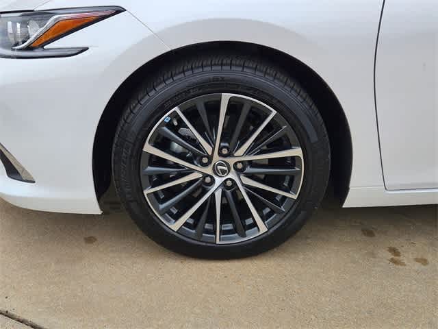 Thumbnail: 2025 Lexus ES - 12