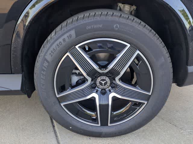 Thumbnail: 2026 Mercedes-Benz GLC - 11