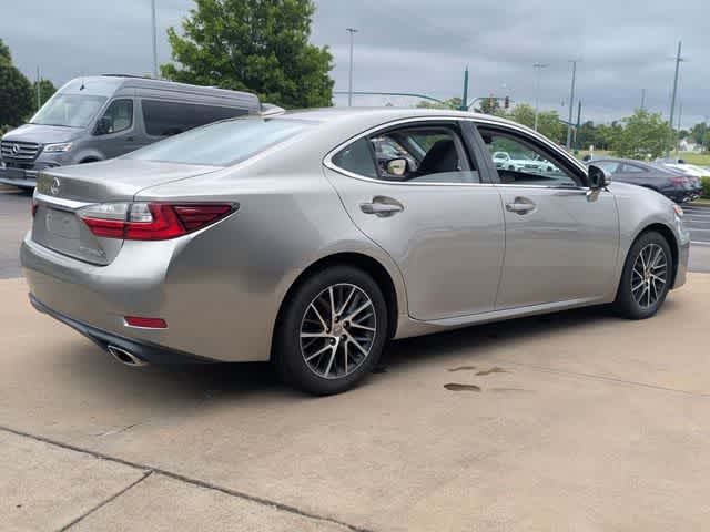 Thumbnail: 2016 Lexus ES - 9