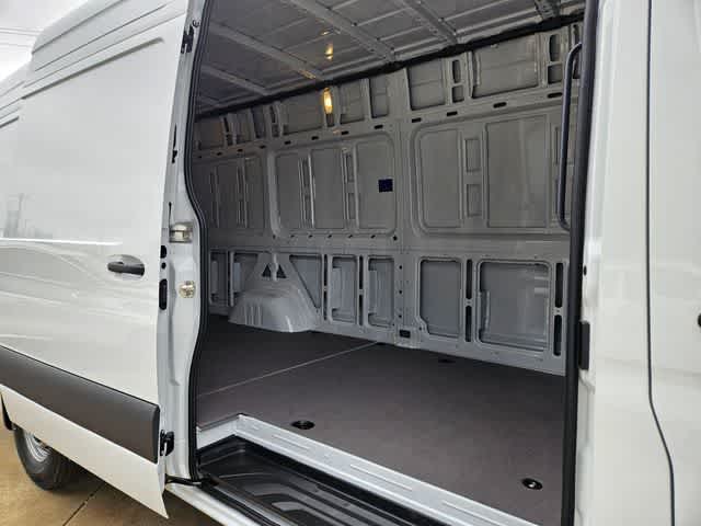 Thumbnail: 2026 Mercedes-Benz Sprinter - 18