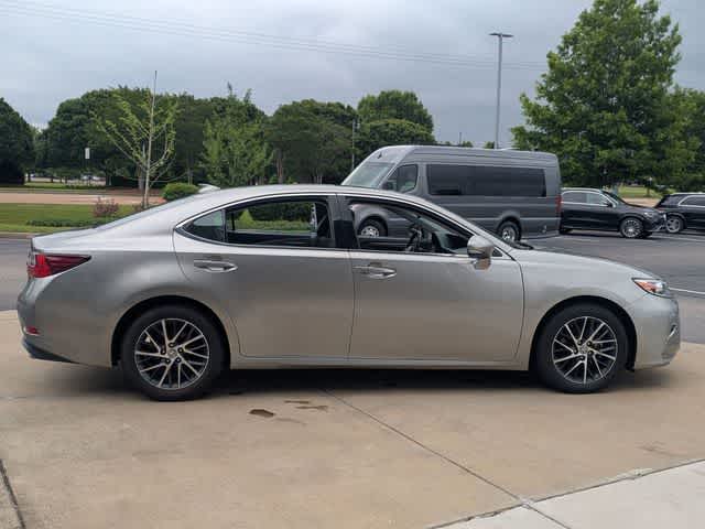 Thumbnail: 2016 Lexus ES - 10