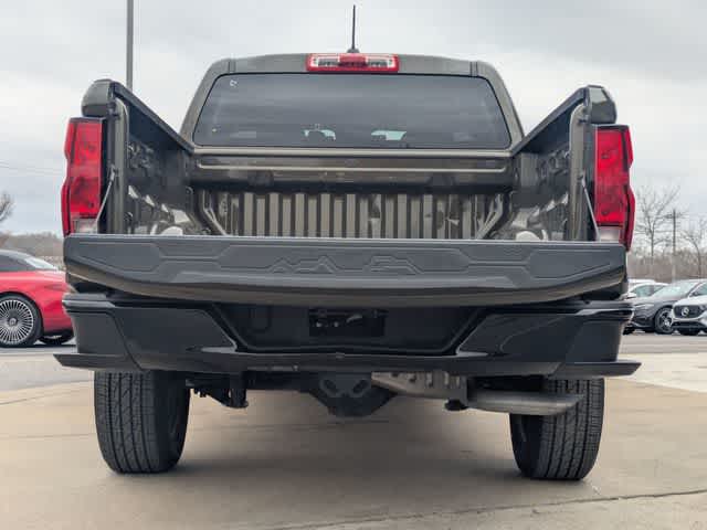 Thumbnail: 2023 Chevrolet Colorado - 32