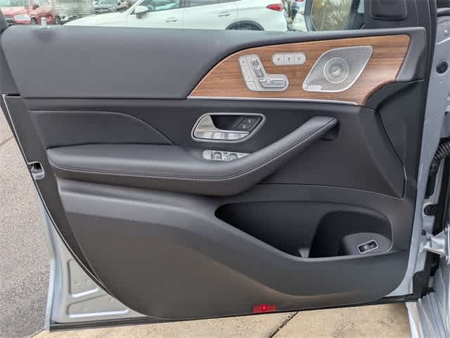 2025 Mercedes-Benz GLS 450 15